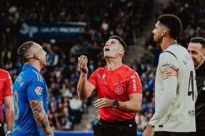 阿劳霍Ins晒与卡索拉的同框照片：很高兴与你比赛，大师！