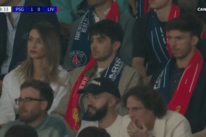 星空体育app下载-又和好了？加斯利和奥康一起观看欧冠大巴黎vs利物浦的比赛